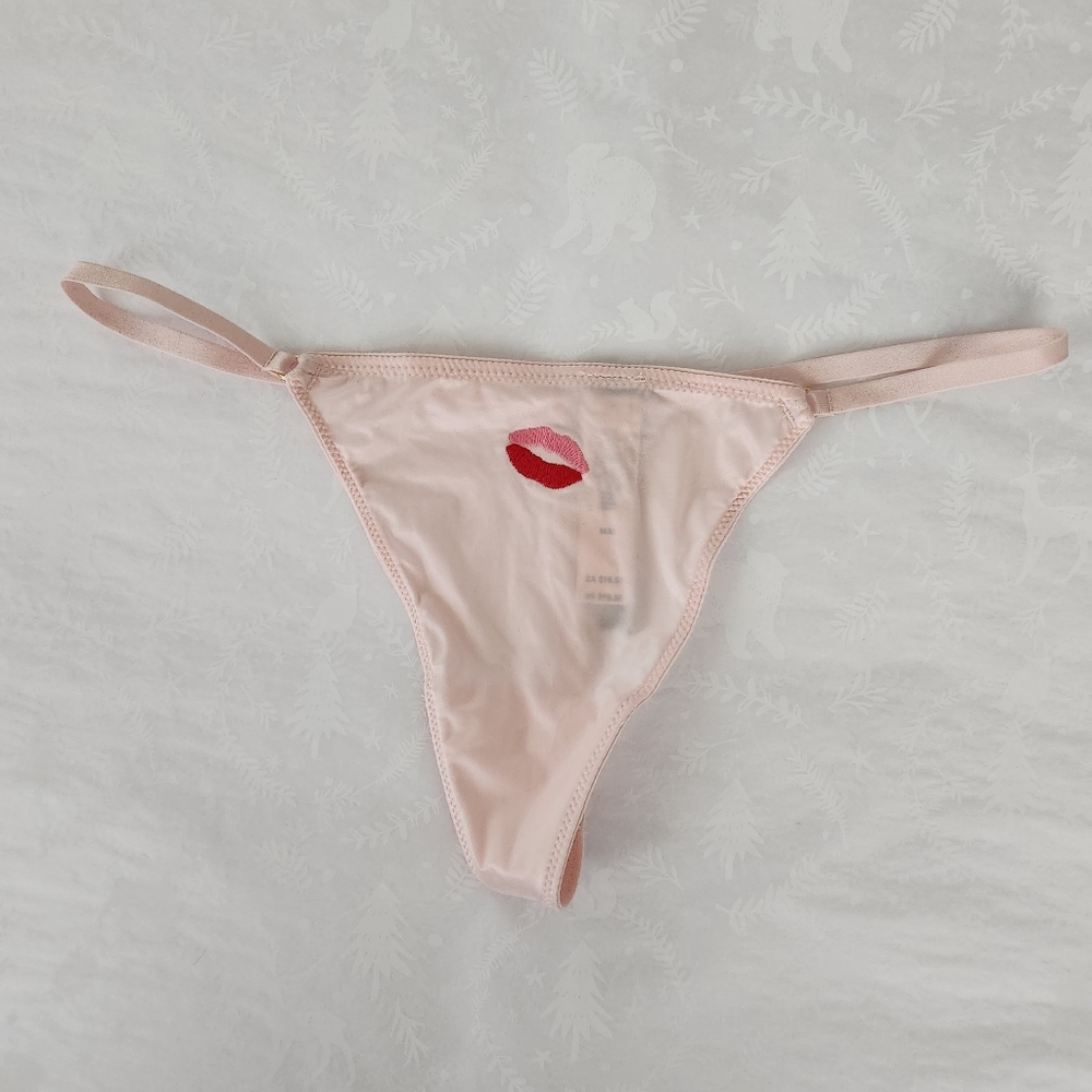 💕✨️NWT Victoria's secret Sexy Pink lips V-string Panties Medium